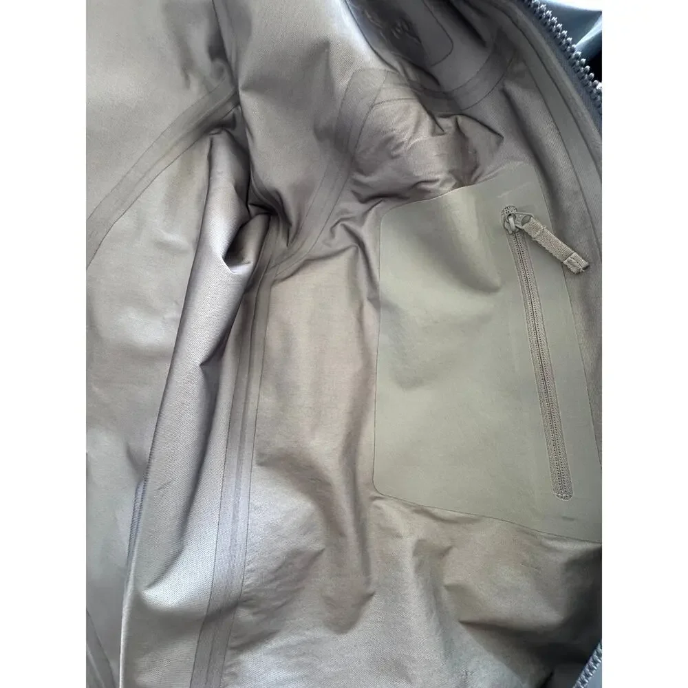 Arc'Teryx Beta Coat Size Large - Picture 15 of 16